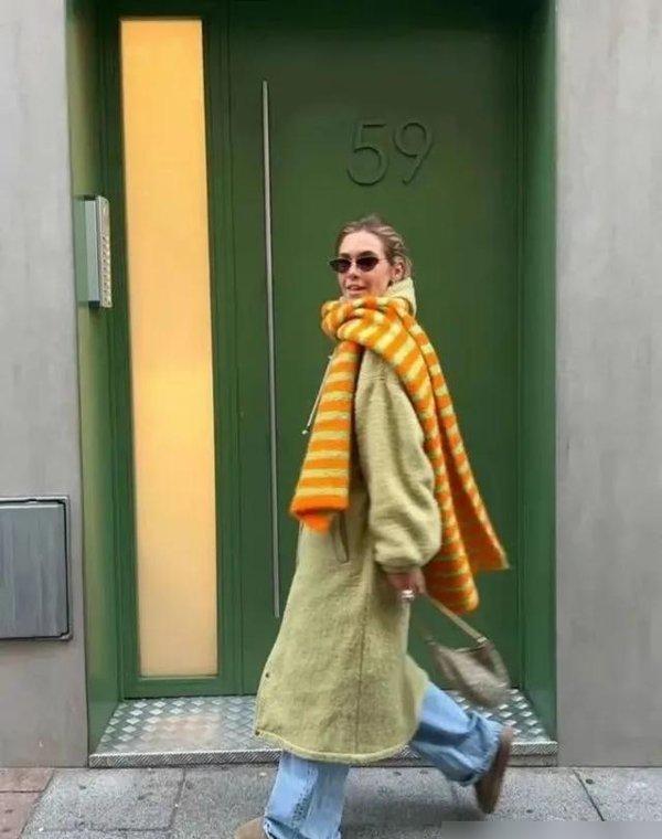 “牛仔裤+雪地靴”今年冬天太火了，谁穿都美