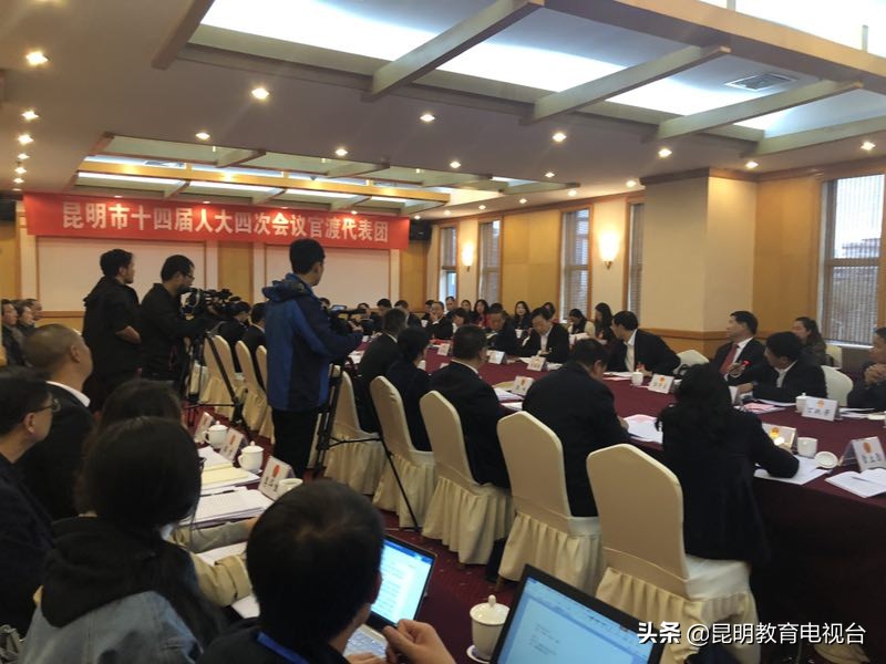 2019昆明“两会” | 程连元参加五华官渡代表团分组审议强调：教育优先发展是一个长期战略