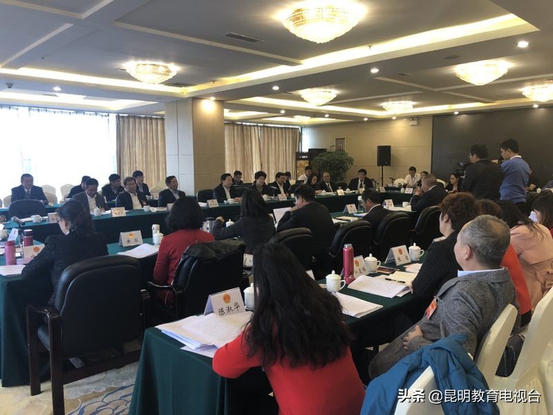 2019昆明“两会” | 程连元参加五华官渡代表团分组审议强调：教育优先发展是一个长期战略