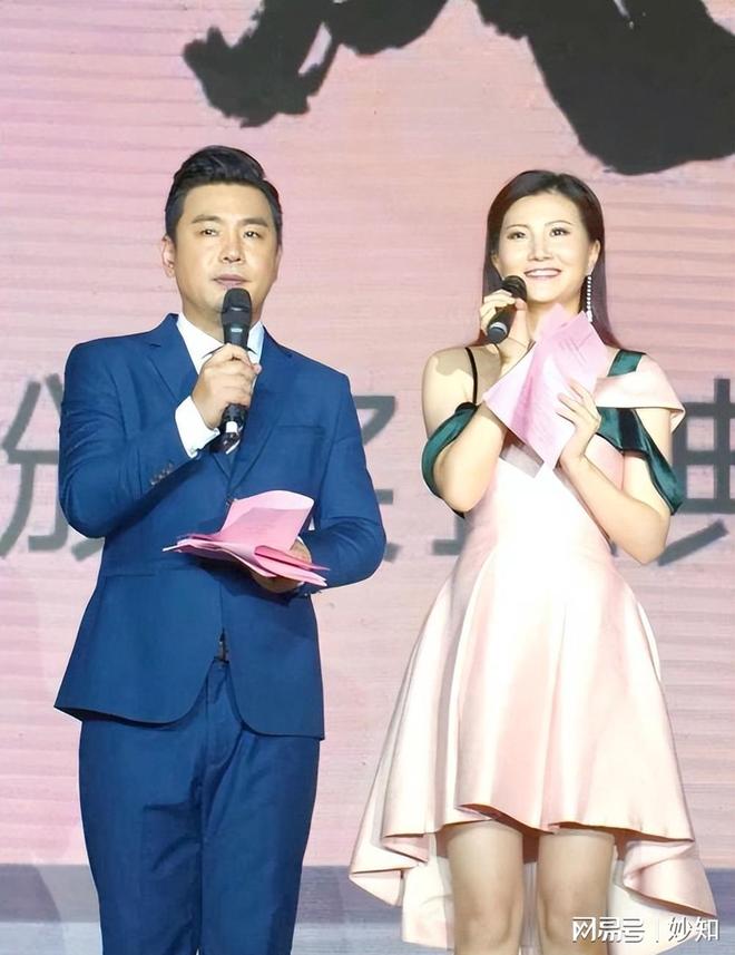 都是广东主持人，没想到他俩是夫妻，结婚生子多年，一起打拼事业