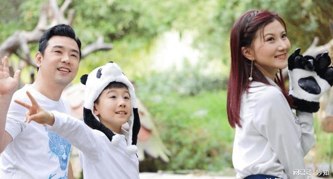 都是广东主持人，没想到他俩是夫妻，结婚生子多年，一起打拼事业