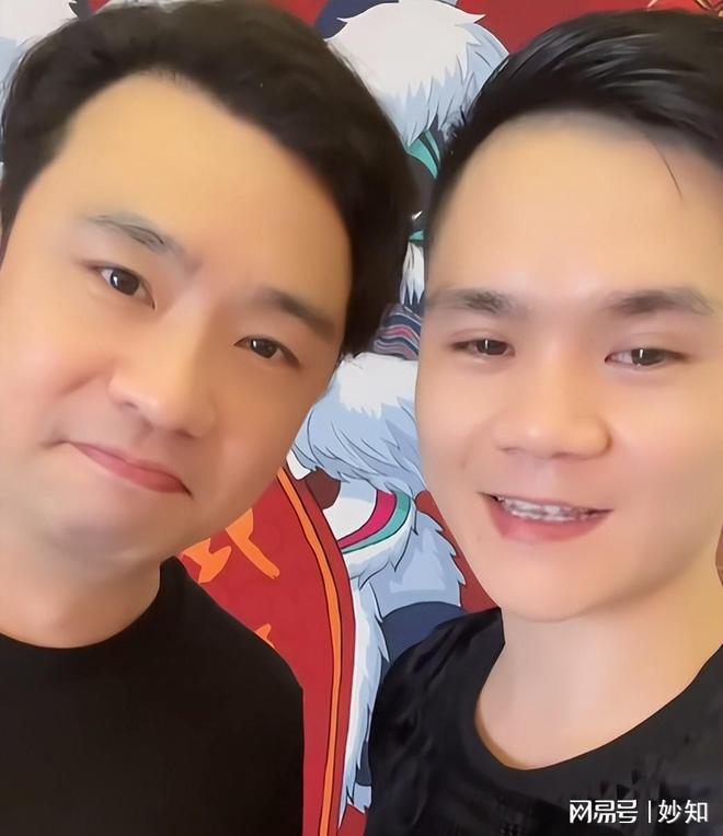 都是广东主持人，没想到他俩是夫妻，结婚生子多年，一起打拼事业