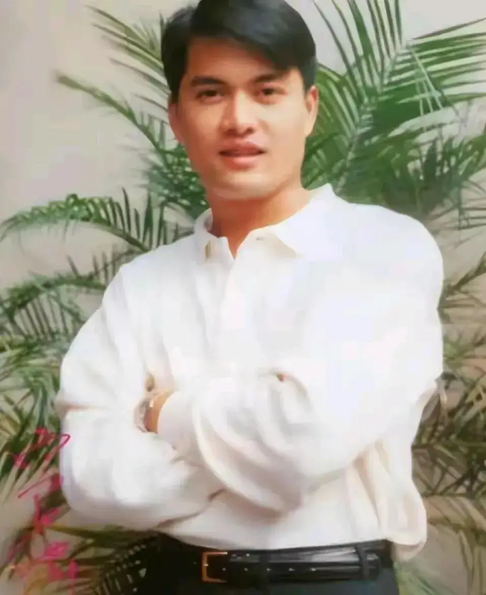 吕良伟：三婚娶小15岁富婆，47岁生一子，现在他还好吗？