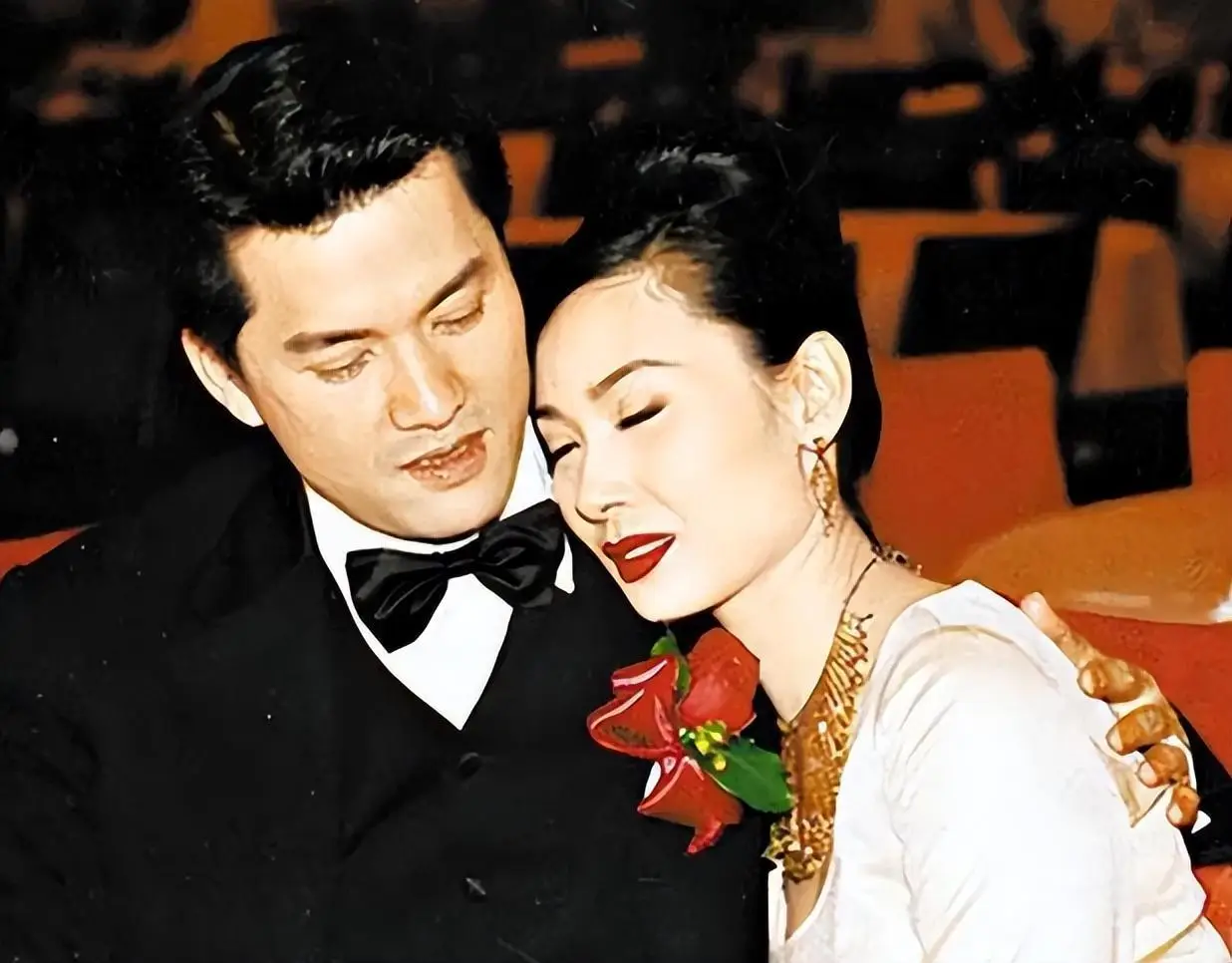 吕良伟：三婚娶小15岁富婆，47岁生一子，现在他还好吗？