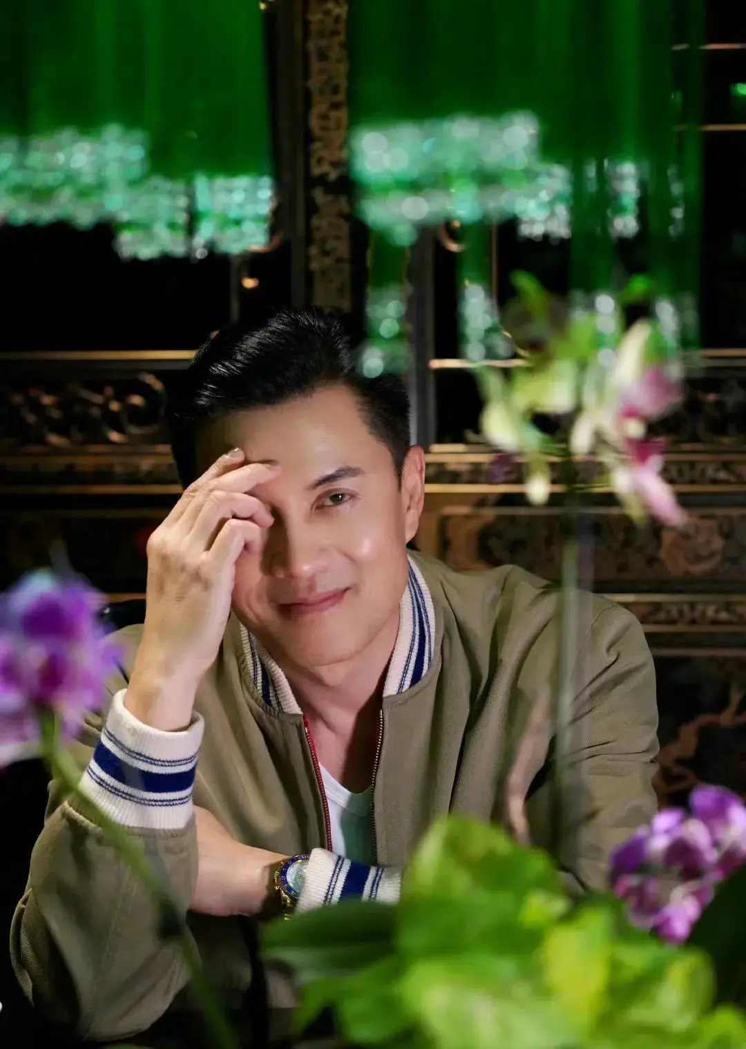 吕良伟：三婚娶小15岁富婆，47岁生一子，现在他还好吗？