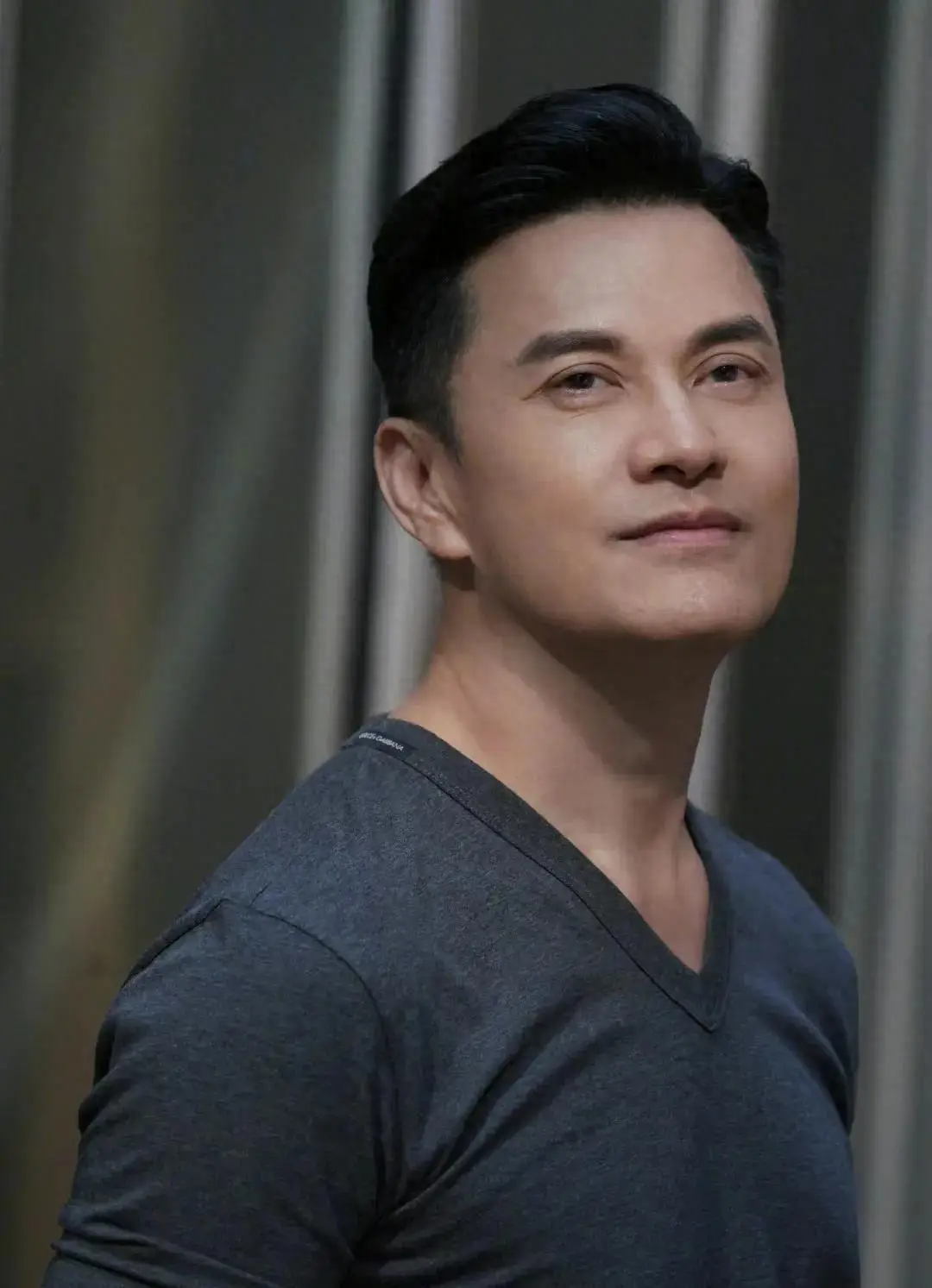 吕良伟：三婚娶小15岁富婆，47岁生一子，现在他还好吗？