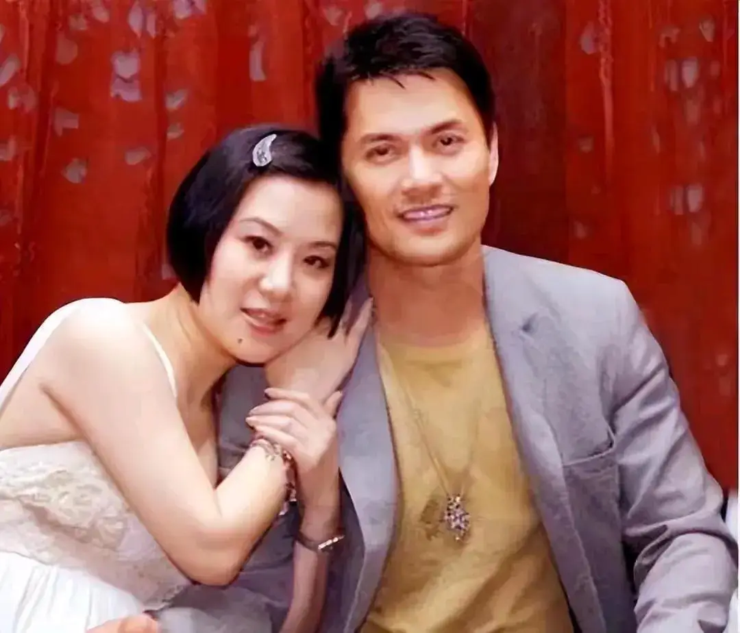 吕良伟：三婚娶小15岁富婆，47岁生一子，现在他还好吗？