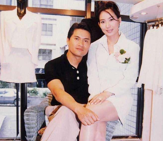 三婚的吕良伟，老婆个个貌美如花，64岁身材健美，私人飞机随便耍