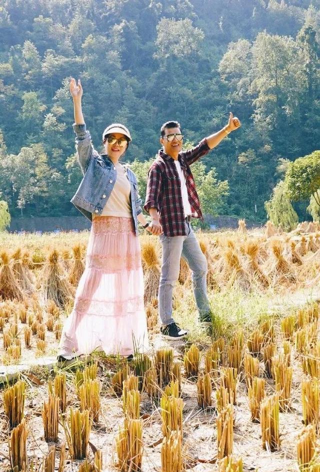 三婚的吕良伟，老婆个个貌美如花，64岁身材健美，私人飞机随便耍