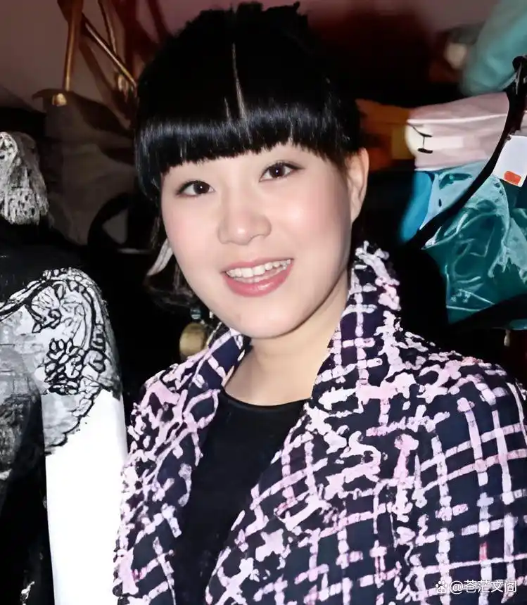 “冻龄男神”吕良伟：一婚周海媚，二婚邝美云，三婚娶贵州富婆