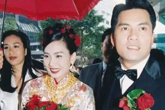 63岁吕良伟，娶3任妻子都是尤物，现身价过亿，只因娶了个好老婆