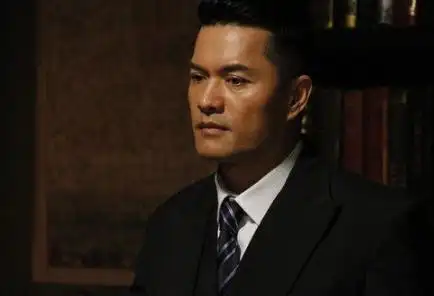 63岁吕良伟，娶3任妻子都是尤物，现身价过亿，只因娶了个好老婆