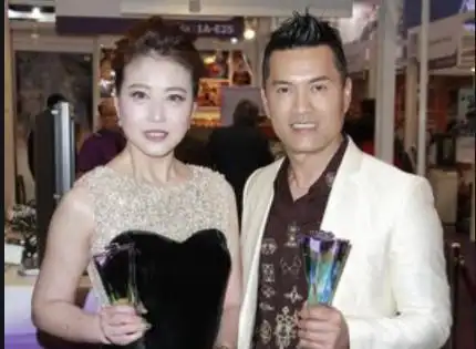 63岁吕良伟，娶3任妻子都是尤物，现身价过亿，只因娶了个好老婆