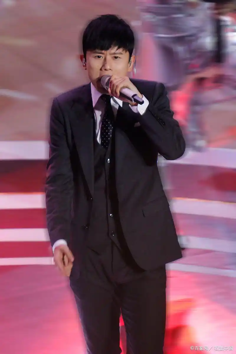 回溯星光起点：张杰与那一届快男的璀璨之旅