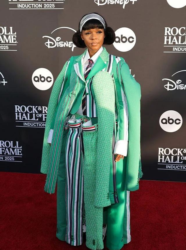 看不懂但大受震撼!15位明星的红毯造型,让网友集体迷惑