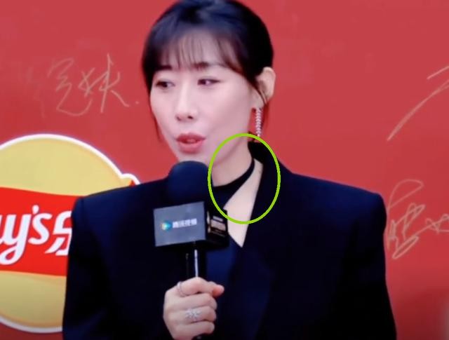 海南红毯太真实，毛晓彤挤出副乳，温峥嵘险走光，陈都灵平胸