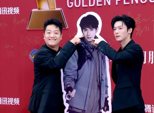 海南红毯太真实，毛晓彤挤出副乳，温峥嵘险走光，陈都灵平胸