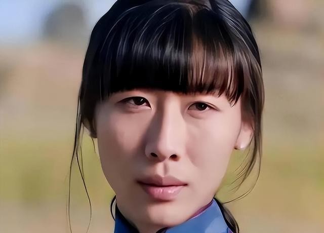 海南红毯太真实，毛晓彤挤出副乳，温峥嵘险走光，陈都灵平胸