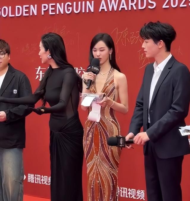 海南红毯太真实，毛晓彤挤出副乳，温峥嵘险走光，陈都灵平胸