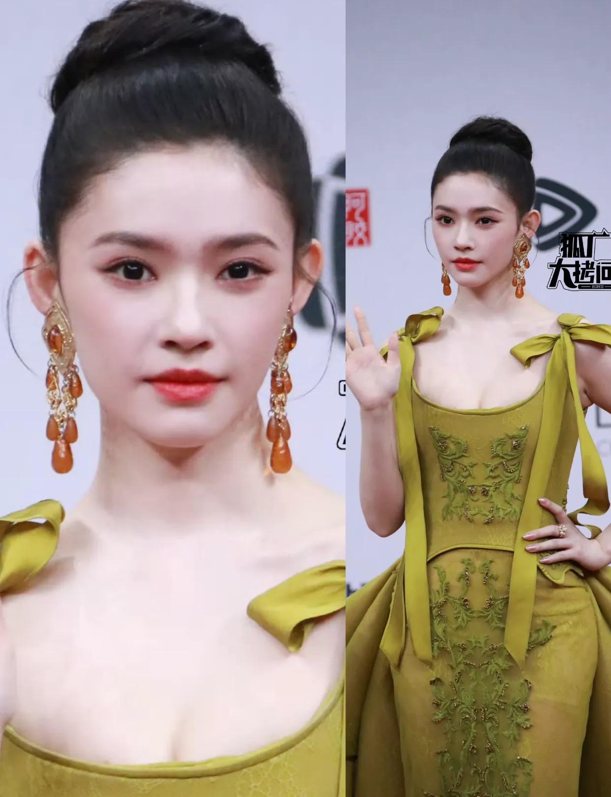 星光大赏红毯女星生图比拼：宋茜衣服廉价，秦岚憔悴，只有她赢了