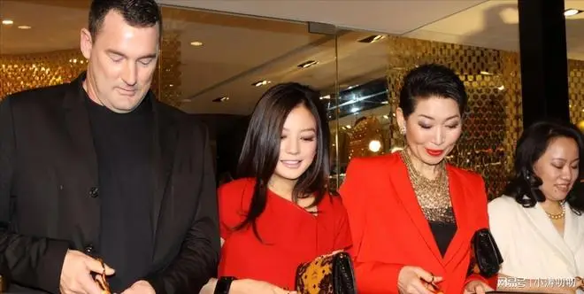 封杀4年后，49岁赵薇财力现状被扒，结果估计和你想得不一样