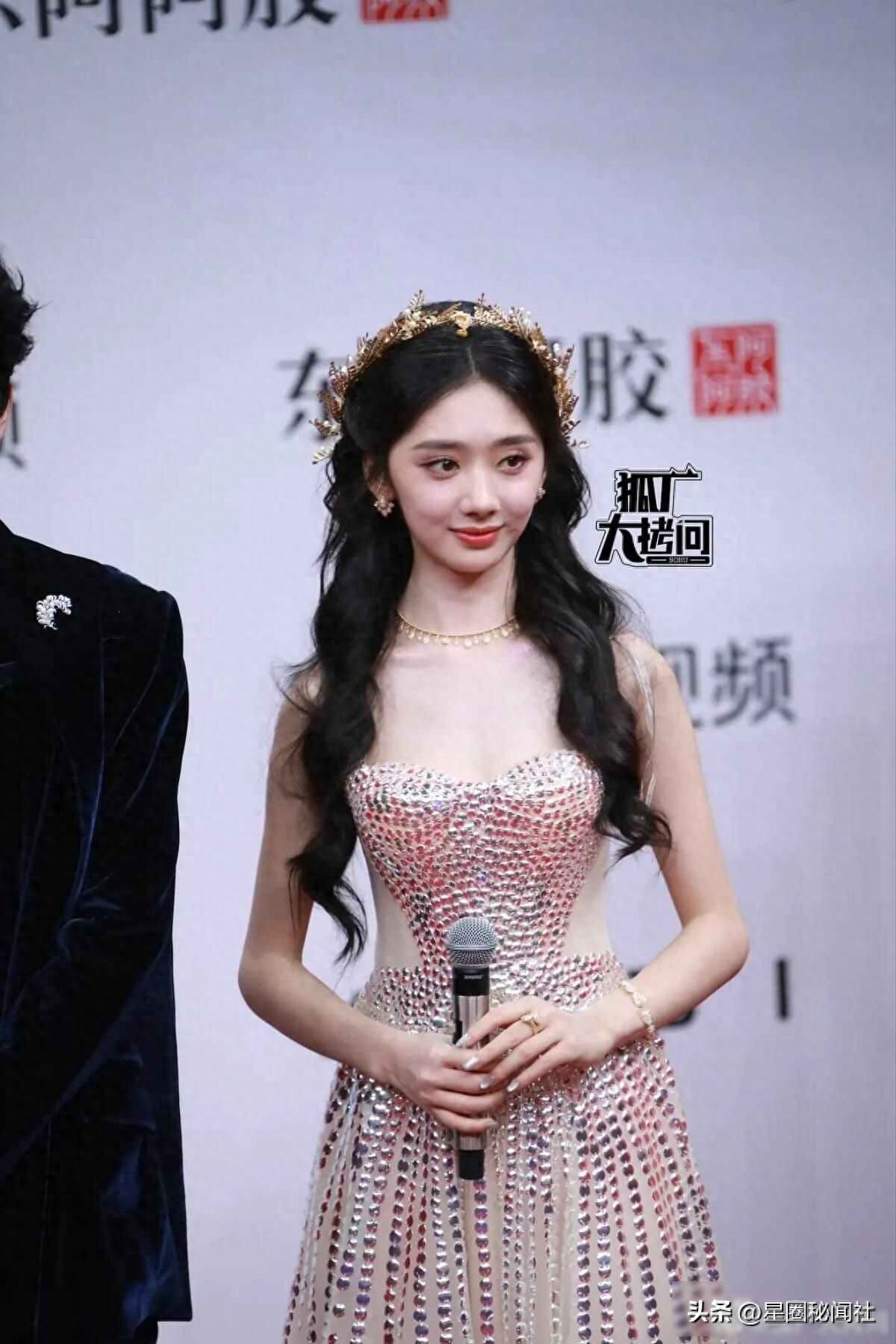 《星光大赏》红毯女艺人生图比拼!赵露思女王归来!白鹿艳压全场