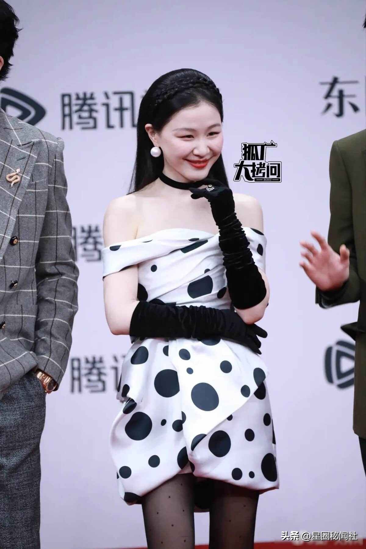 《星光大赏》红毯女艺人生图比拼!赵露思女王归来!白鹿艳压全场