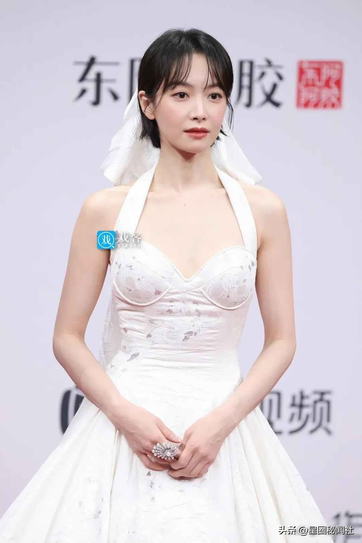 《星光大赏》红毯女艺人生图比拼!赵露思女王归来!白鹿艳压全场