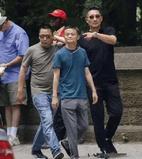 赵薇这婚结得，算血亏吗？