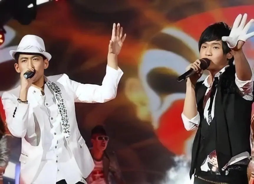 从“快男冠军”到“查无此人”，李炜是如何把一手好牌打烂的？