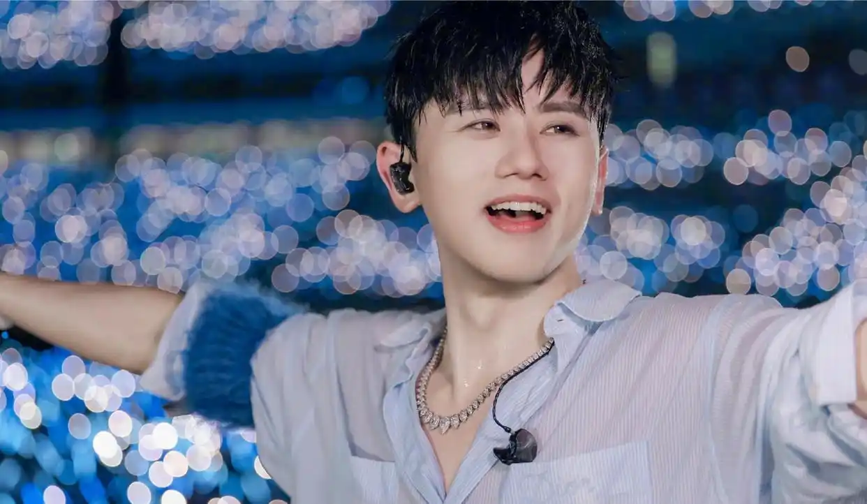 离婚传言未满一年，张杰高调宣布好消息，揭开姐弟恋的“遮羞面”