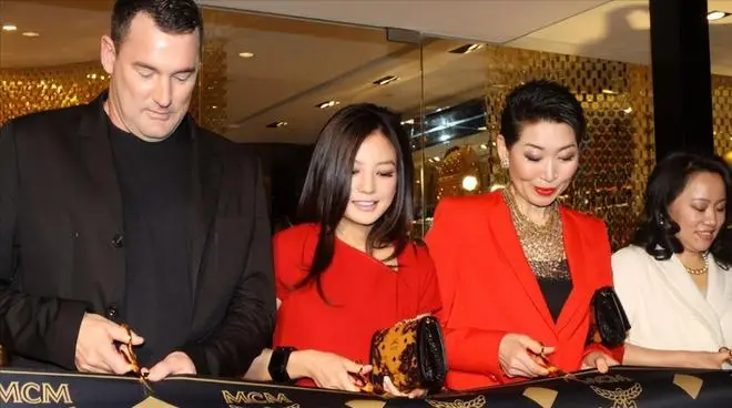 封杀4年后，49岁赵薇财力现状被扒，结果估计和你想得不一样