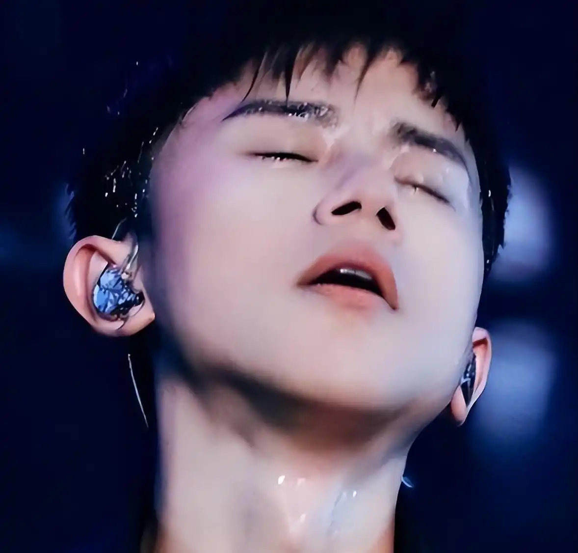 离婚传闻不足一年,张杰盛大宣布喜讯,揭开姐弟恋的“遮羞面纱”