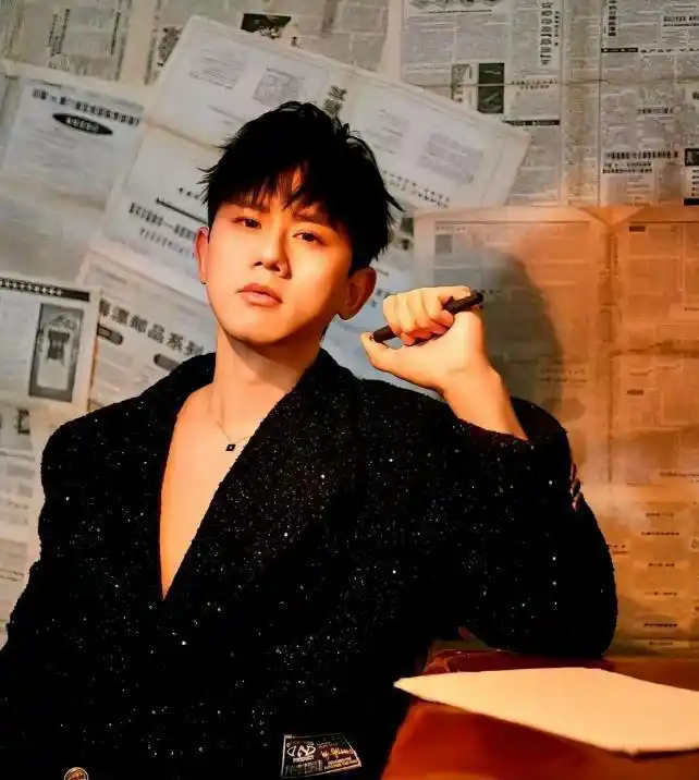 离婚传闻不足一年,张杰盛大宣布喜讯,揭开姐弟恋的“遮羞面纱”