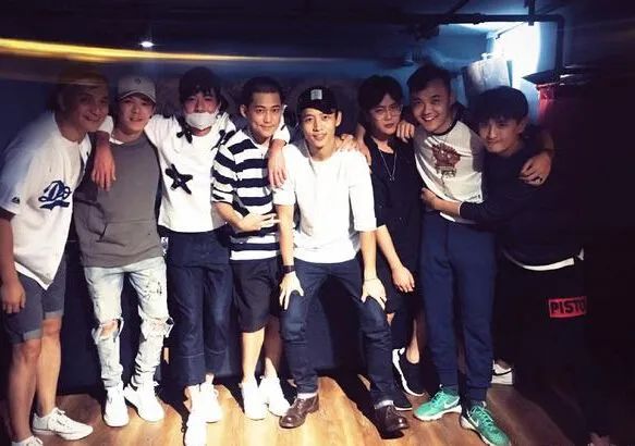 这位叫苏醒的“十八线男星”，这几年活得也太精彩了