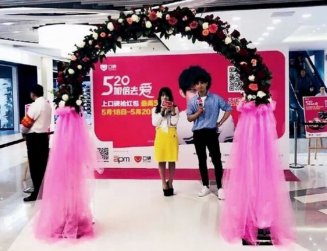 这位叫苏醒的“十八线男星”，这几年活得也太精彩了