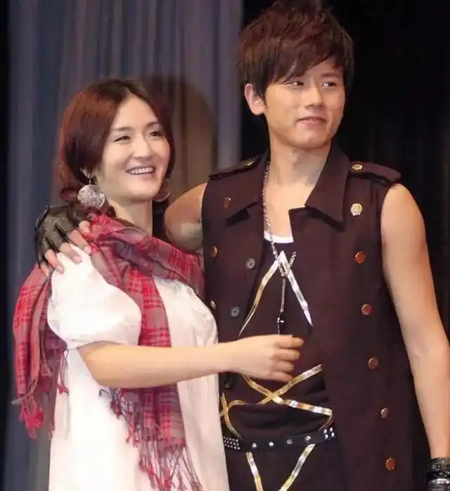 短短几天，张杰谢娜陆续公布喜讯，网络纷纷祝贺，终于迎来这一刻