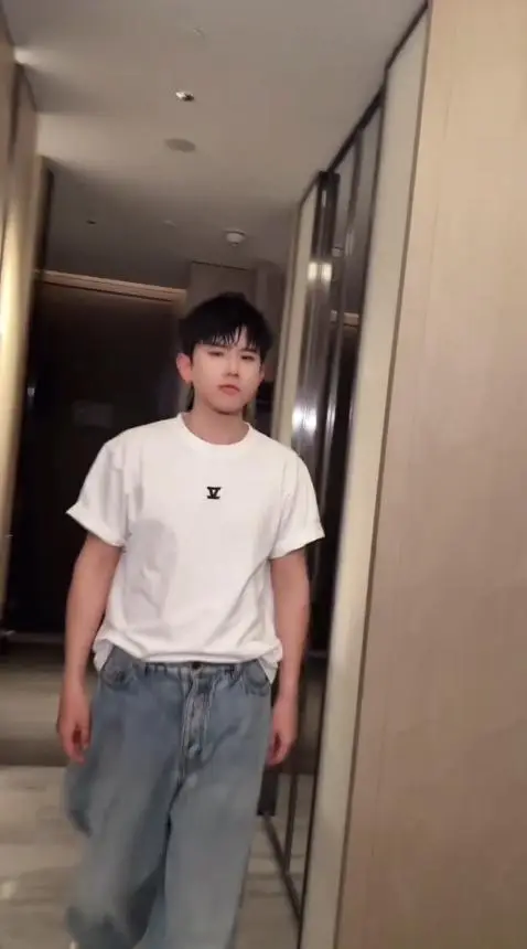 离婚传闻不到1年,张杰高调官宣喜讯,撕开了姐弟恋的"遮羞布"