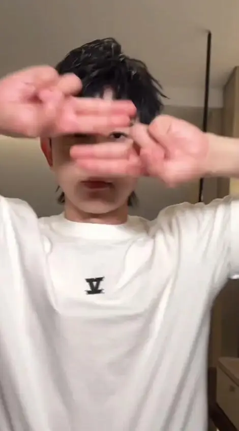 离婚传闻不到1年,张杰高调官宣喜讯,撕开了姐弟恋的"遮羞布"