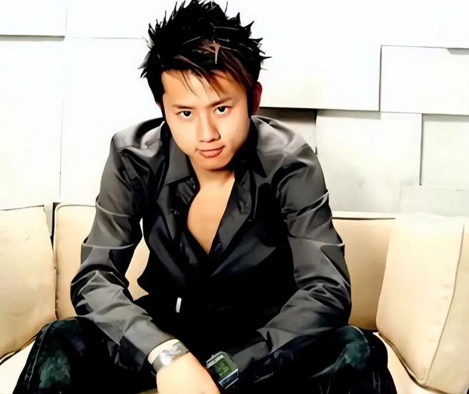 离婚传闻不到1年,张杰高调官宣喜讯,撕开了姐弟恋的"遮羞布"