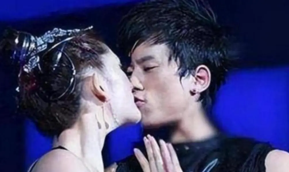 离婚传闻不到1年,张杰高调官宣喜讯,撕开了姐弟恋的"遮羞布"