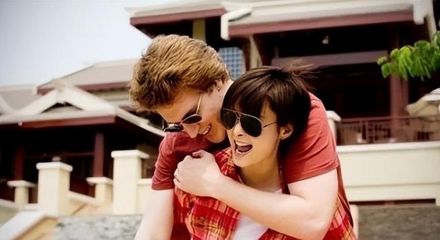 事实证明,50岁的袁立已经活成一个“笑话”