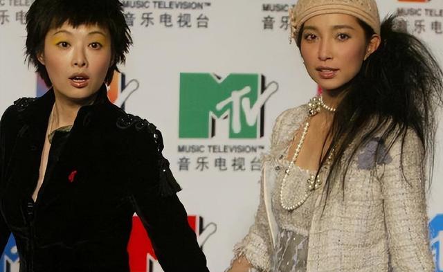 事实证明,50岁的袁立已经活成一个“笑话”