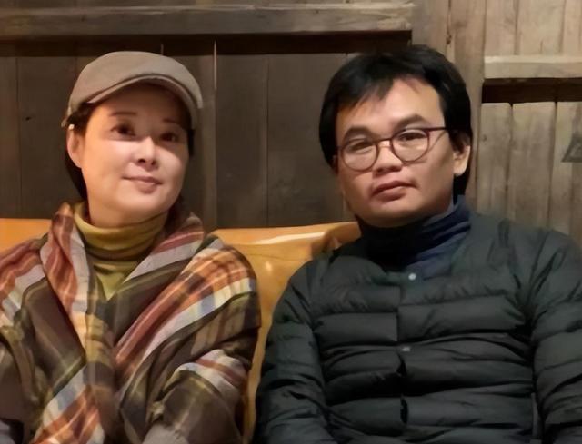 事实证明,50岁的袁立已经活成一个“笑话”