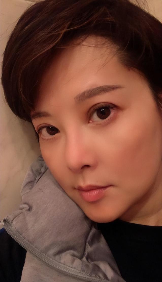 事实证明,50岁的袁立已经活成一个“笑话”