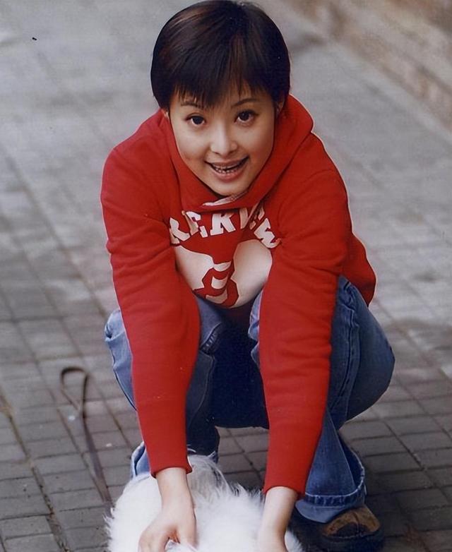 事实证明,50岁的袁立已经活成一个“笑话”