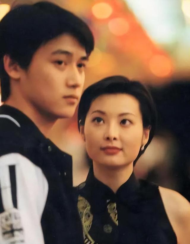 事实证明,50岁的袁立已经活成一个“笑话”