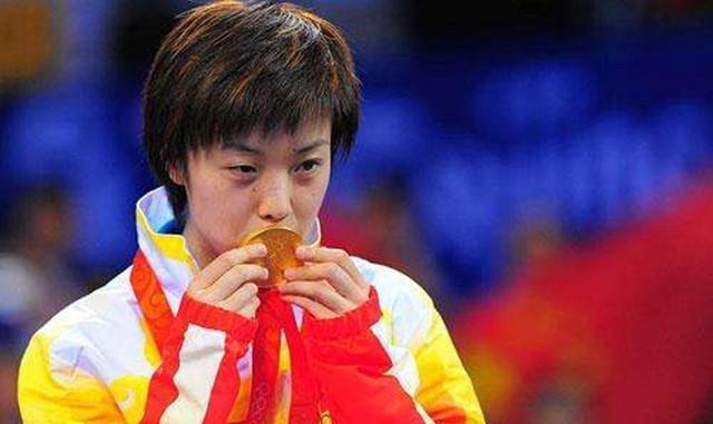 自1993年起，富商徐威专宠袁立12年，为何转身娶了小20岁的张怡宁