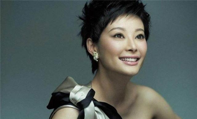 自1993年起，富商徐威专宠袁立12年，为何转身娶了小20岁的张怡宁