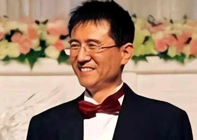 身价300亿富商徐威，宠爱袁立12年，为何最终娶奥运冠军张怡宁？